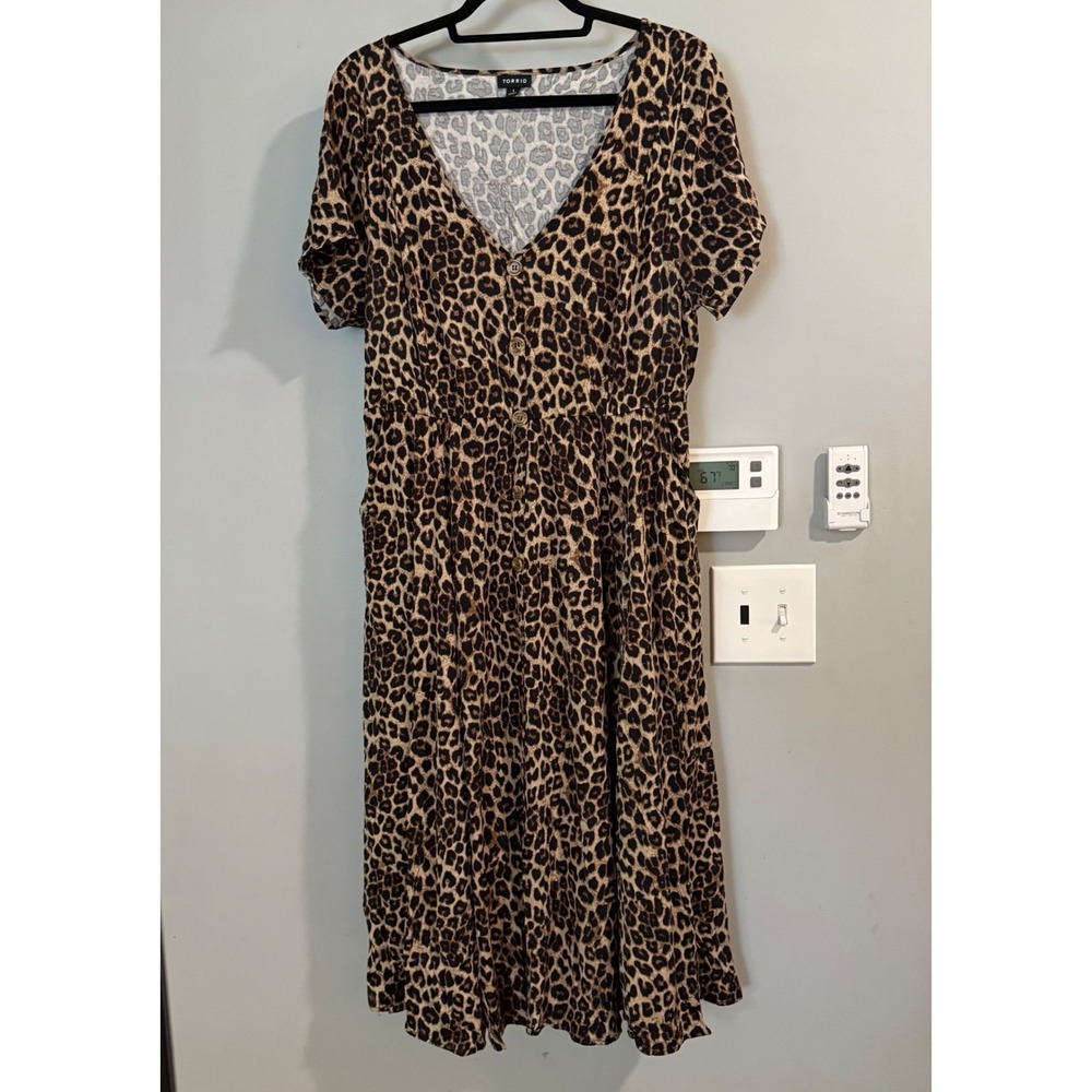 Torrid Leopard Print Button Front Midi‎ Dress Sz 1X Short Sleeve V Neck Pockets